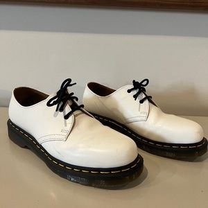 1461 Dr. Martens Oxfords in White size M8/W9